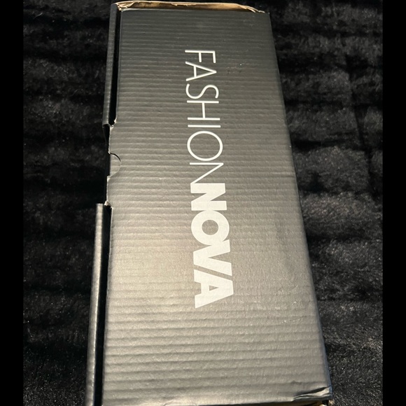 Fashion Nova Black Faux Fur Slides - Picture 7 of 9